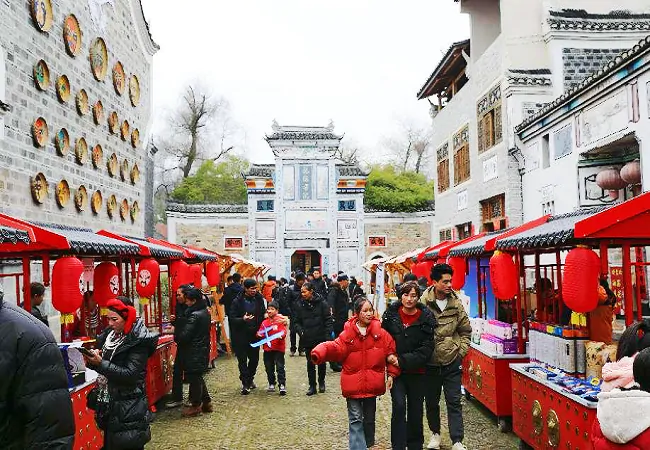 锦屏农信联社：金融助力古城&ldquo;村晚&rdquo;添新彩