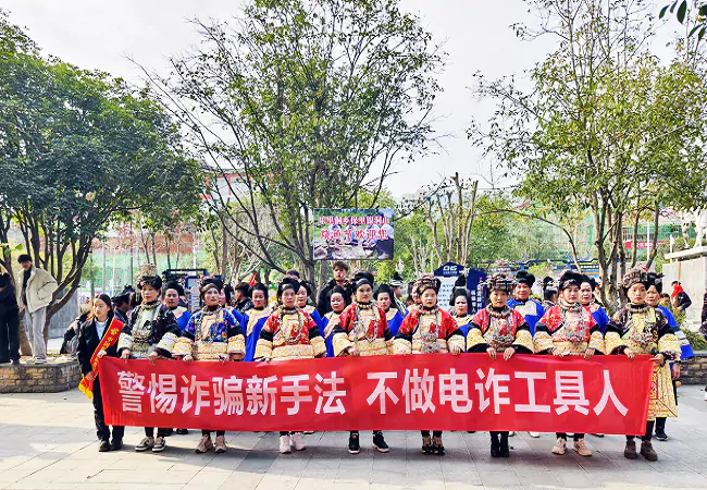 邮储银行榕江县支行赴&ldquo;村超&rdquo;开幕式现场普及金融知识