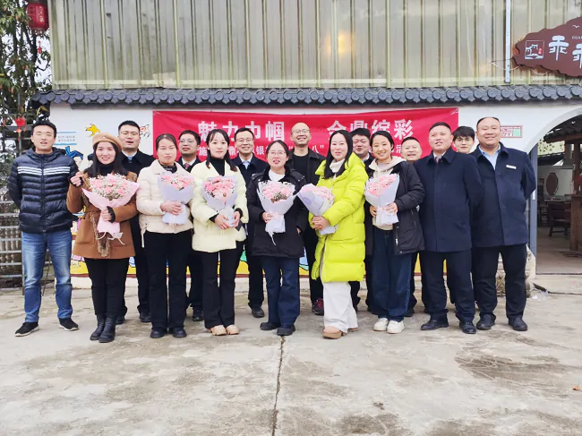 施秉金鼎村镇银行开展&ldquo;魅力巾帼 金鼎绽彩&rdquo;三八妇女节主题活动