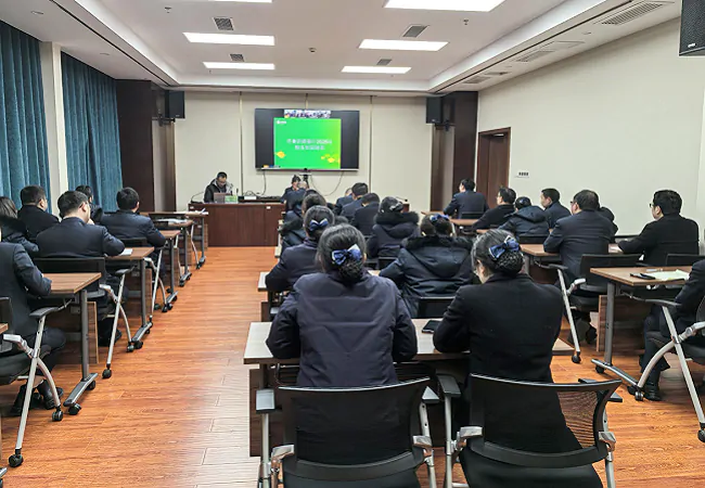 丹寨农商银行举办税务知识培训活动