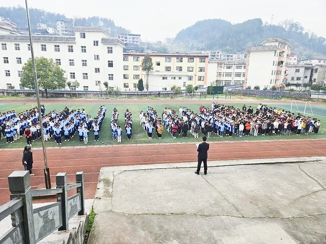 守护青春远离&ldquo;诈&rdquo;骗：凯里农商银行开展金融知识进校园活动