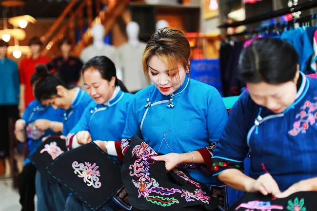 锦屏农信联社：金融助力侗族绣娘&ldquo;织&rdquo;出&ldquo;致富经&rdquo;