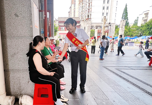 图为：活动现场2.png