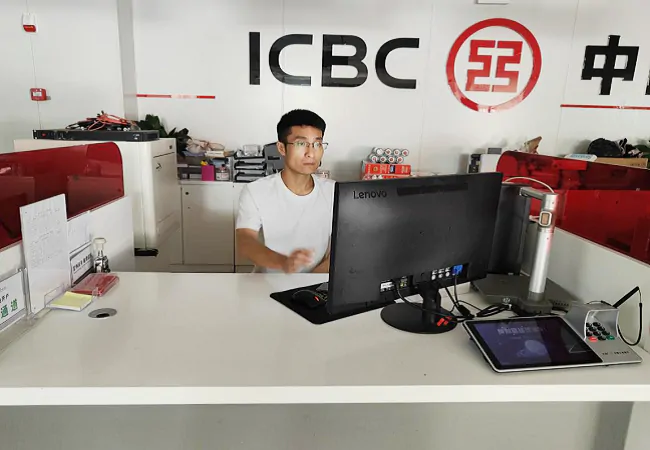 风雨同舟践初心  金融护航显担当