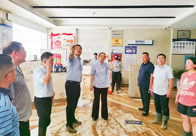 风雨慰问牵系榕江灾汛  凝心聚力共筑金融防线