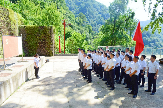 图为：第一门课《人民领袖爱人民，人民领袖人民爱》现场.png
