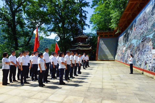 图为：第二门课《红军过剑河浮雕讲解》现场.png