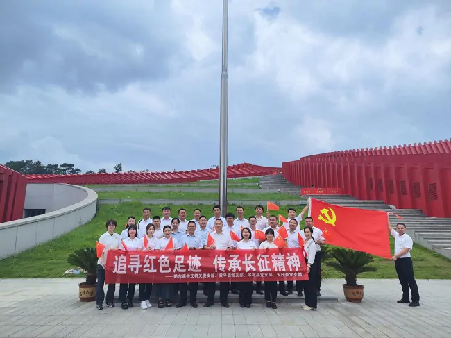 国寿财险开展七一主题党日活动