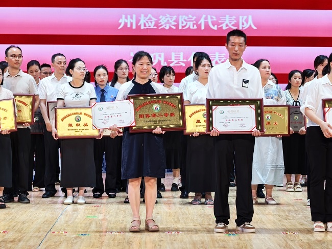 图为：州银行业代表队荣获团体赛二等奖.jpg