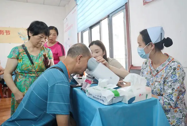 新华保险&ldquo;走进乡村&rdquo;健康讲座及义诊活动走进施秉