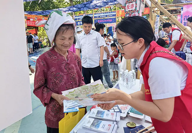 图为：宣传活动现场2.png