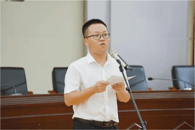 图为：选手演讲比赛精彩瞬间.gif