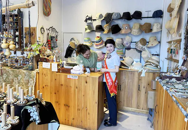 镇远农商银行：金融服务&ldquo;不打烊&rdquo;，支付&ldquo;零拥堵&rdquo;，双节景区里的金融守护者