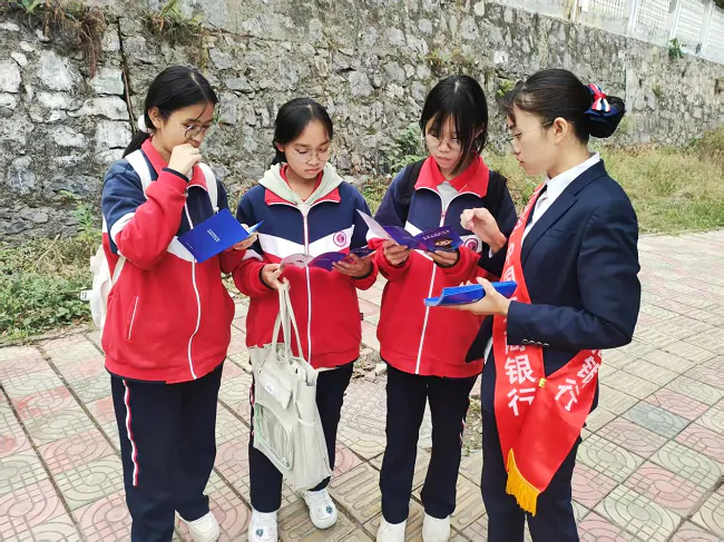 工行天柱支行：筑牢安全防线，守护校园金融