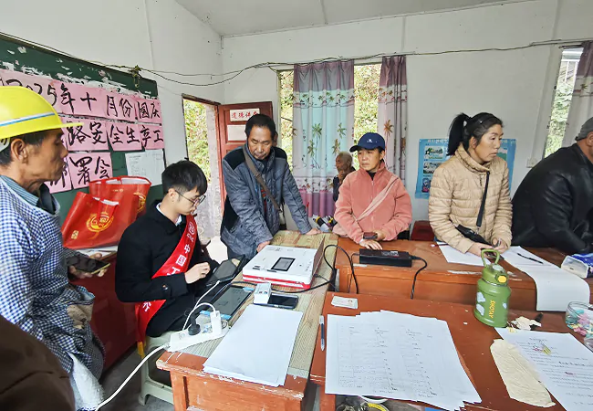 工行凯里剑河支行：移动柜台进深山，金融&ldquo;活水&rdquo;润林农