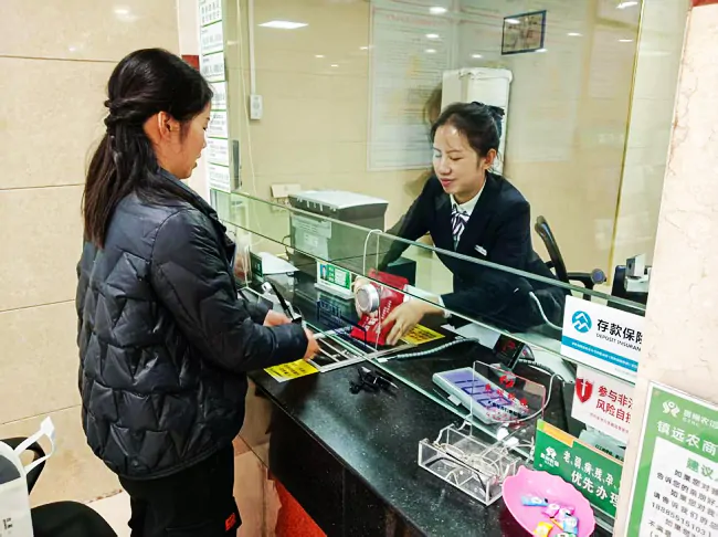 镇远农商银行： 小小&ldquo;零钱包&rdquo;，传递暖服务