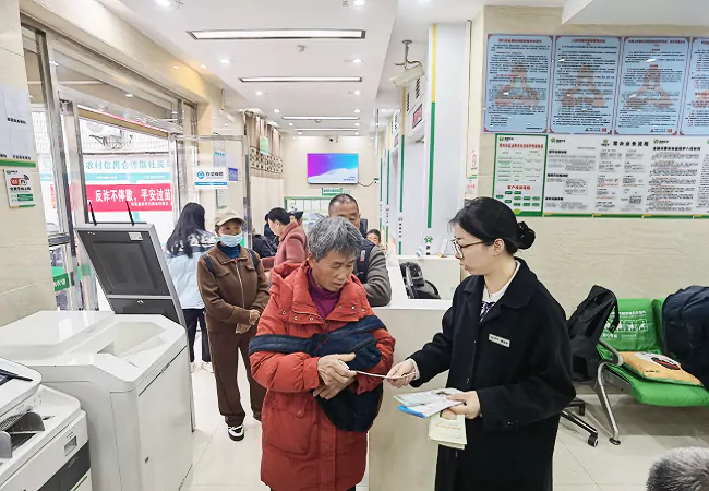 岑巩农信联社：反诈不停歇，平安过苗年