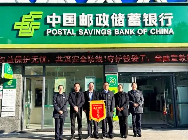 授旗鼓干劲，服务建新功