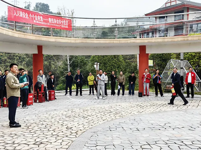 当趣味运动遇上消防实战！榕江农信这场灭火接力赛&ldquo;燃&rdquo;力全开