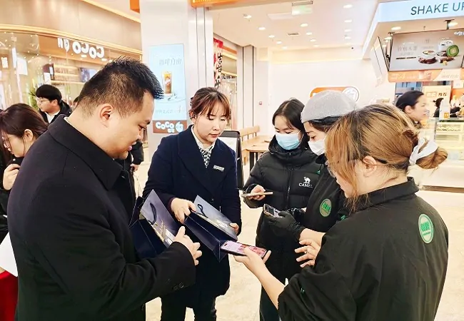 凯里农商银行深入大型商圈开展反假币宣传活动