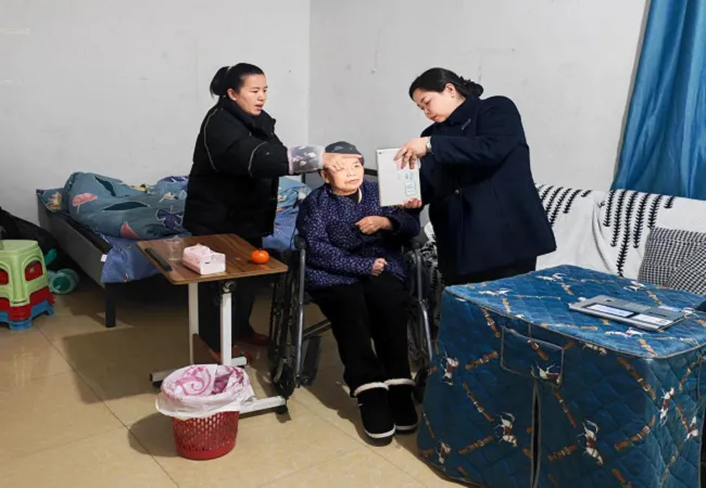 五星网点显担当 上门服务护夕阳