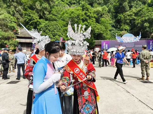 苗韵传金语 反诈护民安