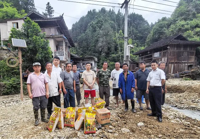洪水无情毁家园  台江农信助重建