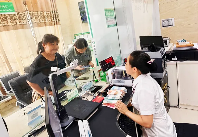 岑巩农信联社：零钱兑换暖田间  金融助力太子参采收结算快准稳