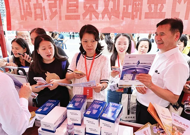 亮相丰收节主会场 彰显保险惠农担当