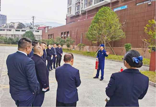 1769156934586448.png 图为:丹寨农商银行开展消防安全演练.png