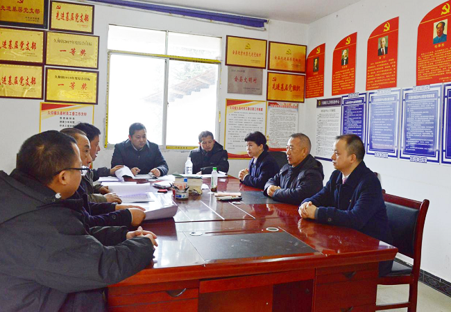 节前走访暖人心 深情慰问传温情