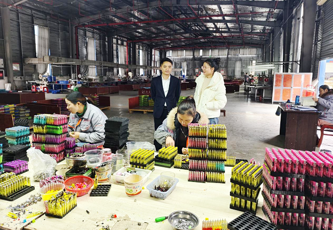 1774002057293964.png 图为:该行工作人员深入企业调研企业生产经营情况.png