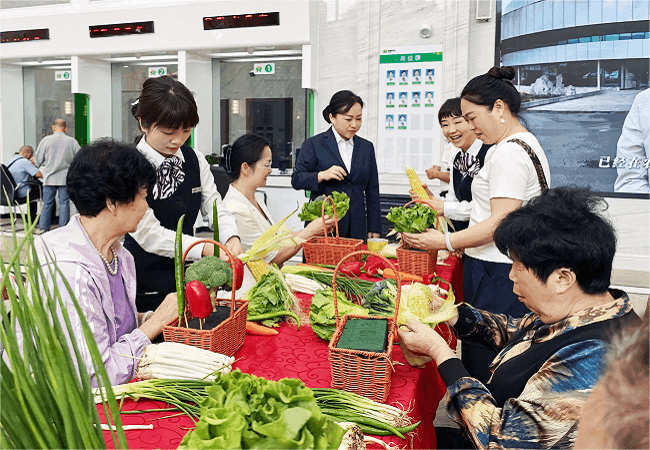 图为：活动现场.gif