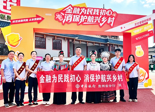 1786492516624053.png 合影去雾光.png